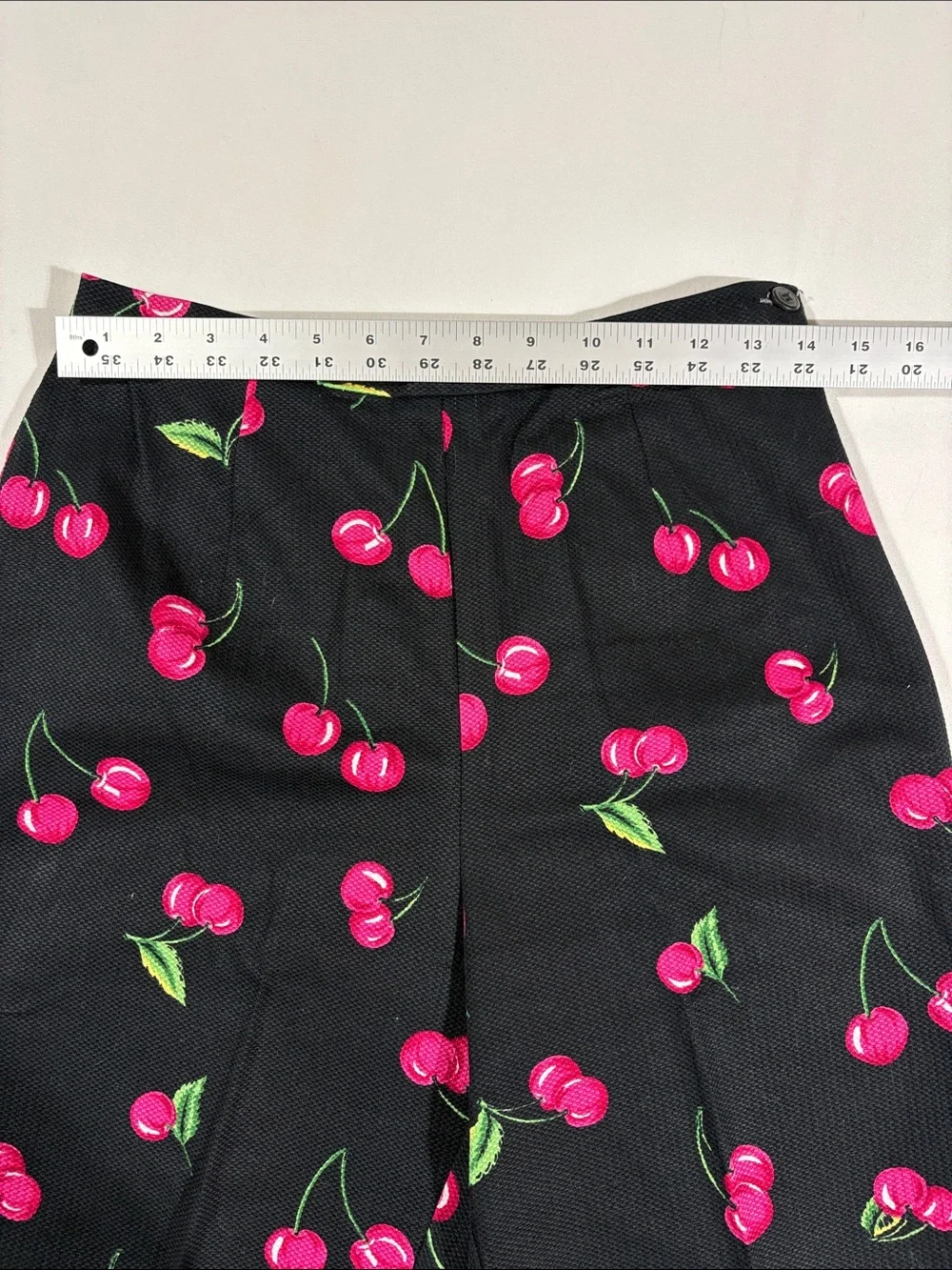 Briggs New York Black Cherry Print Capris size 8
